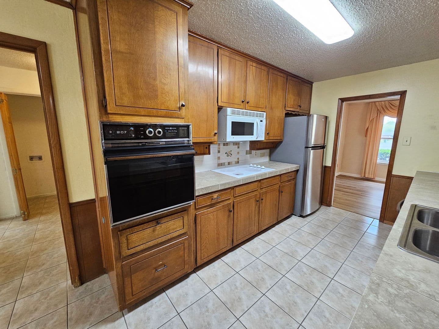 Hurst House: 1109 West Redbud Drive