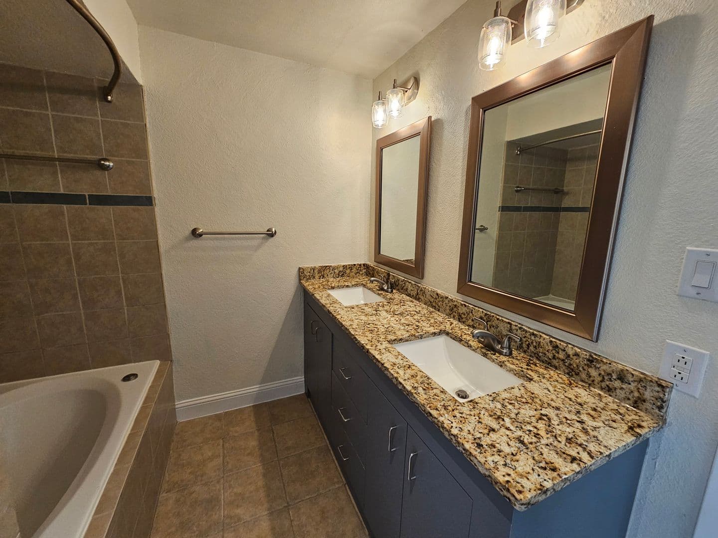 Coppell Condo: 216 Samuel Blvd #J-3