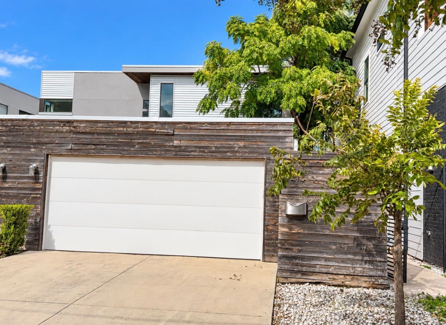 Dallas House: 4215 Roseland Ave.