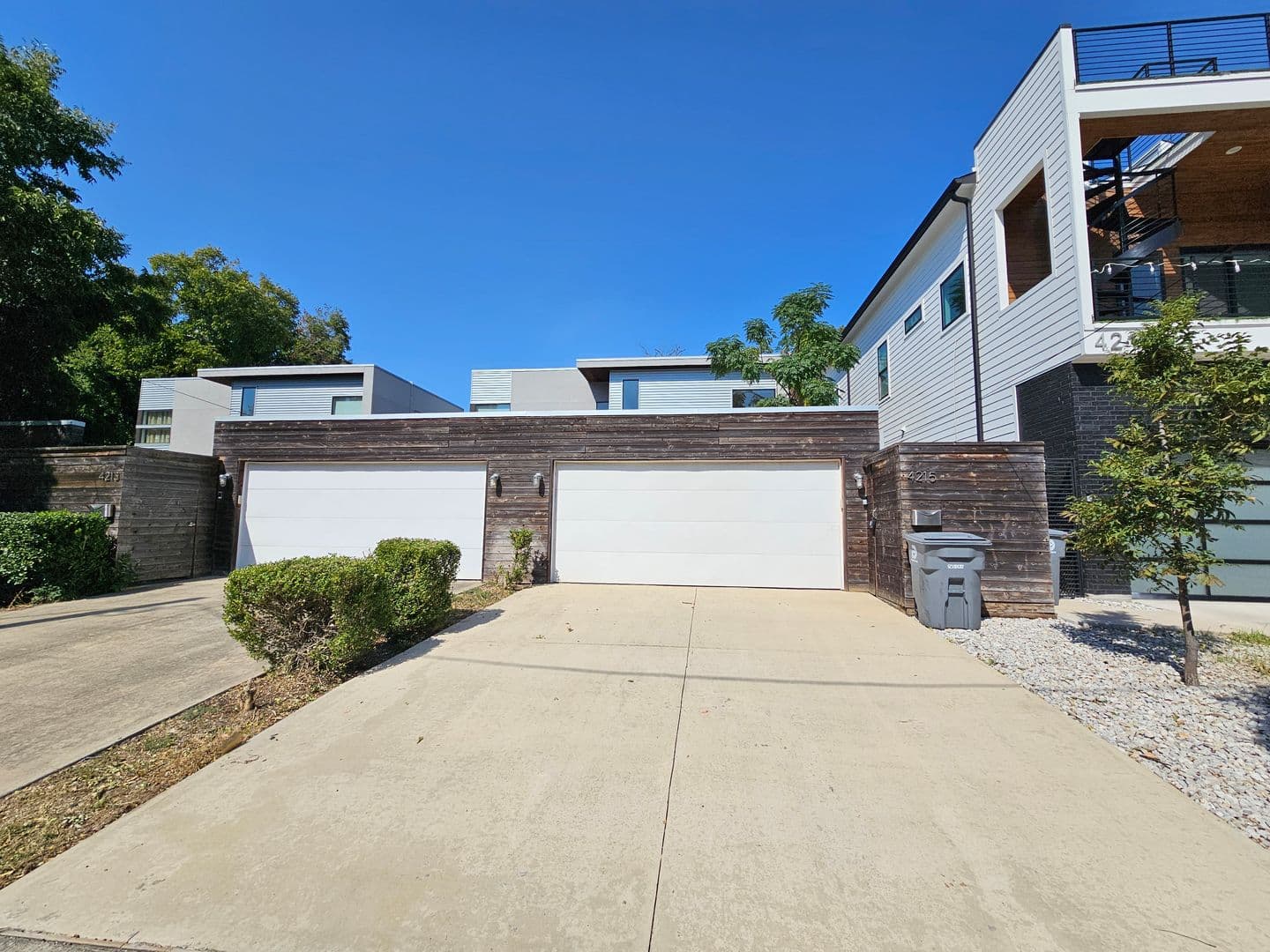 Dallas House: 4215 Roseland Ave.