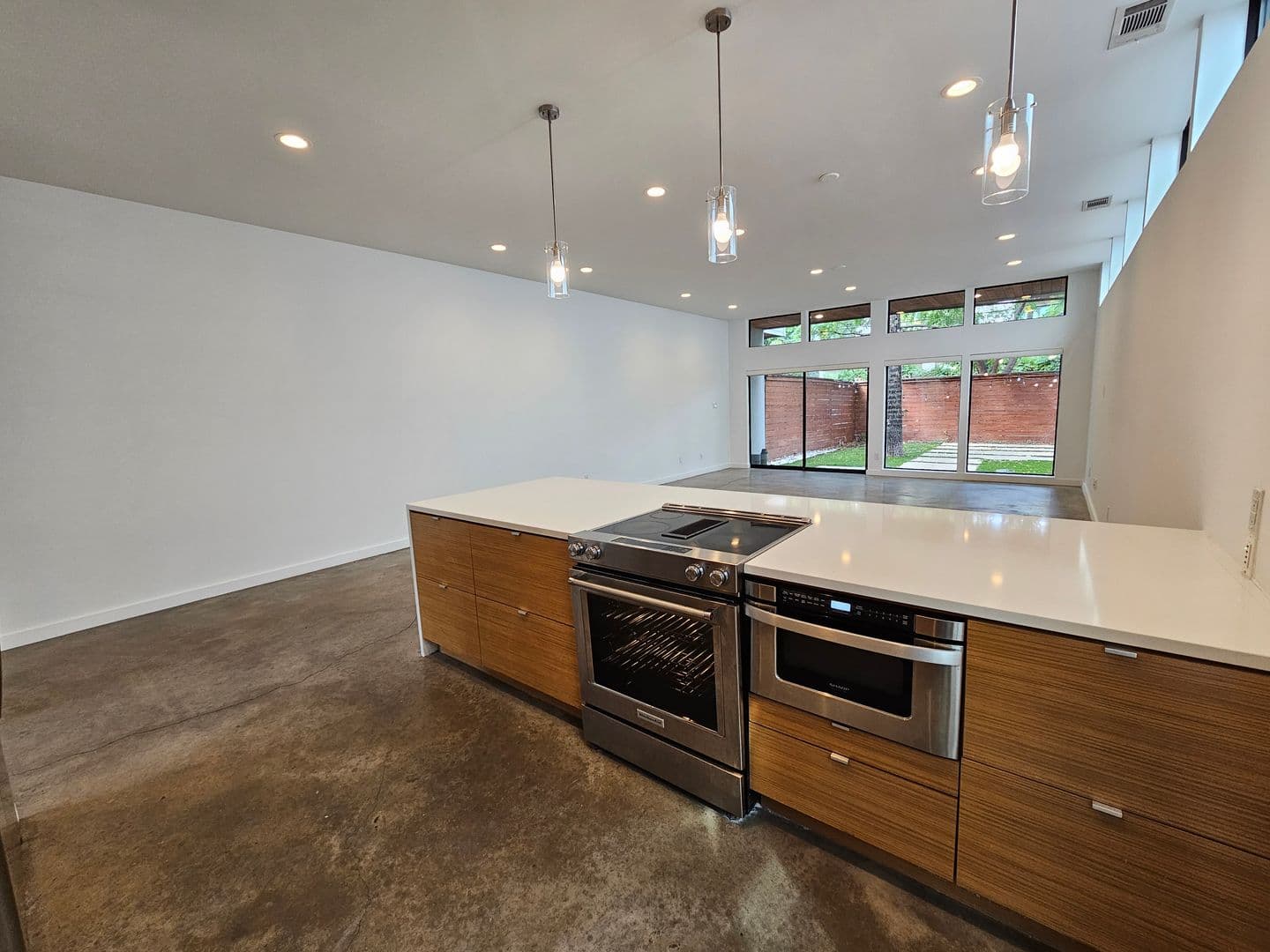 Dallas House: 4215 Roseland Ave.