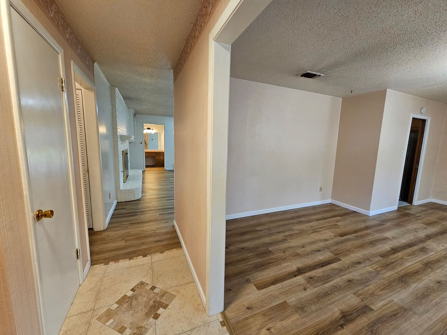 Hurst House: 1109 West Redbud Drive