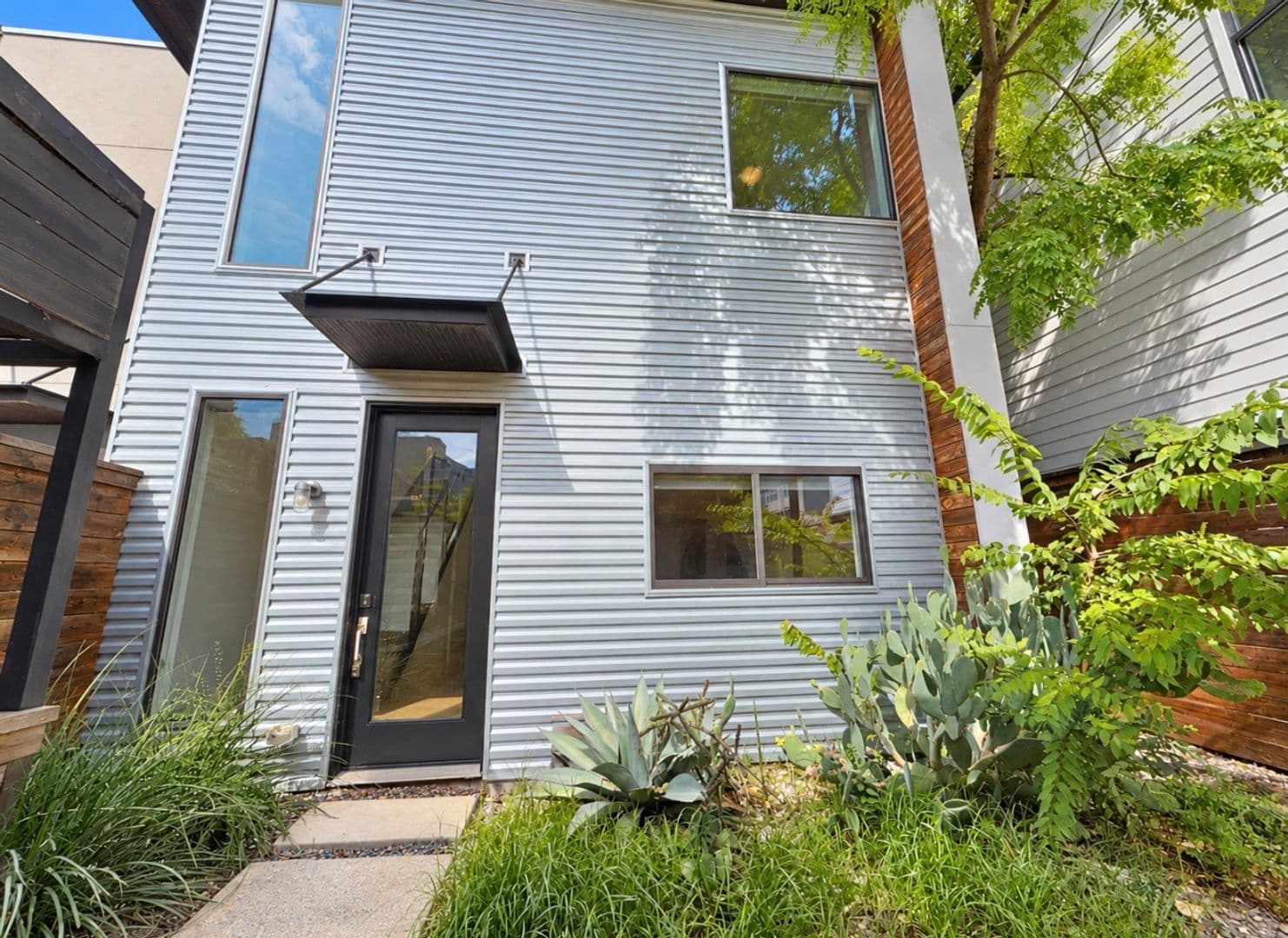 Dallas House: 4215 Roseland Ave.