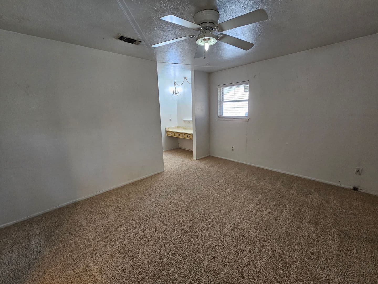 Hurst House: 1109 West Redbud Drive