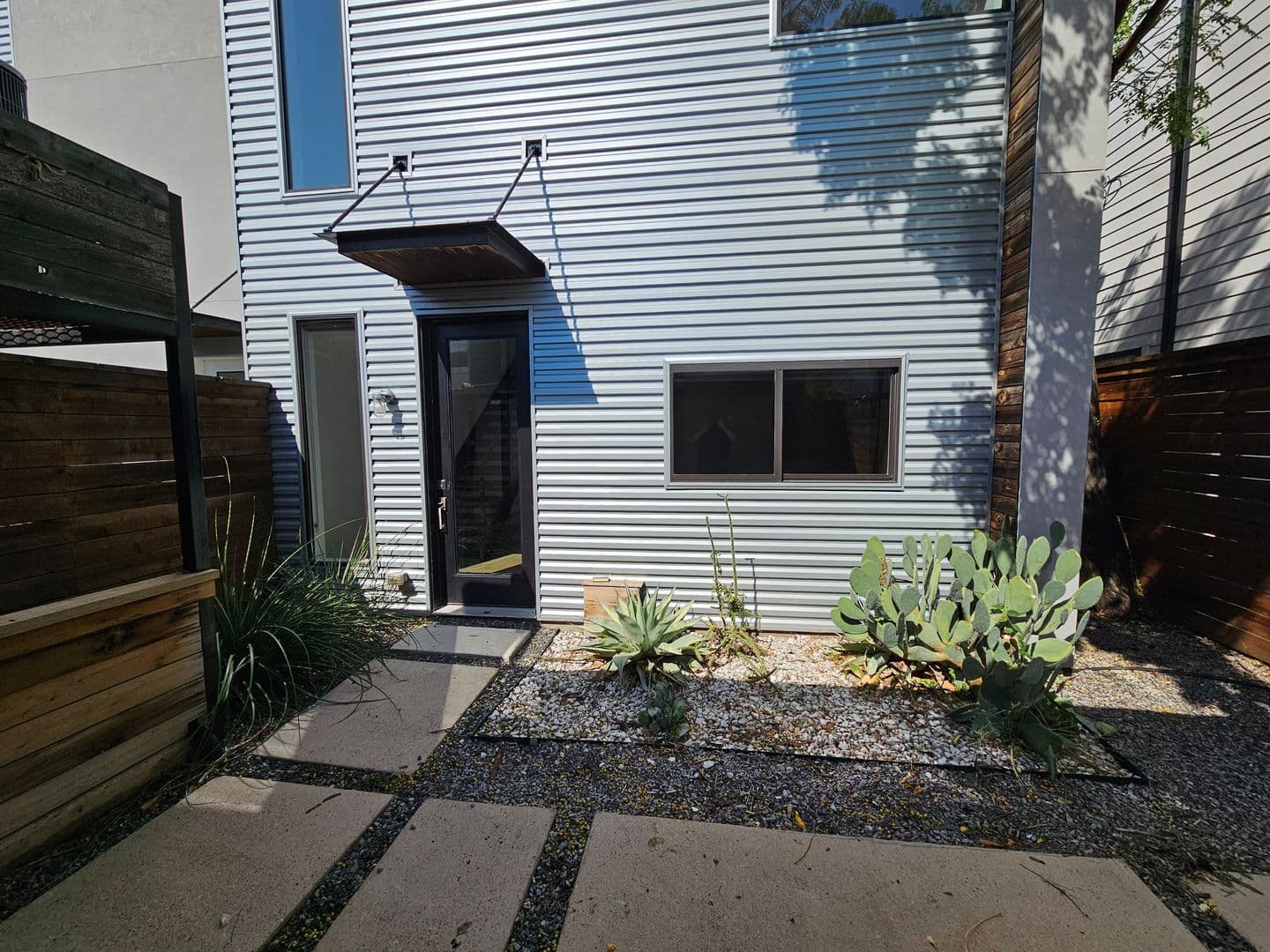 Dallas House: 4215 Roseland Ave.