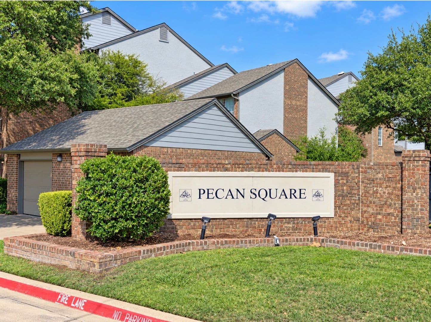Addison Condo: 4067 Beltway Drive #140