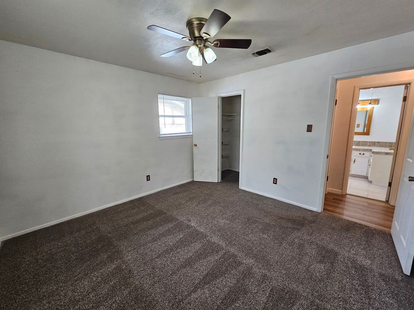 Hurst House: 1109 West Redbud Drive