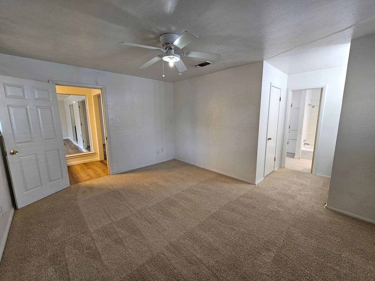 Hurst House: 1109 West Redbud Drive