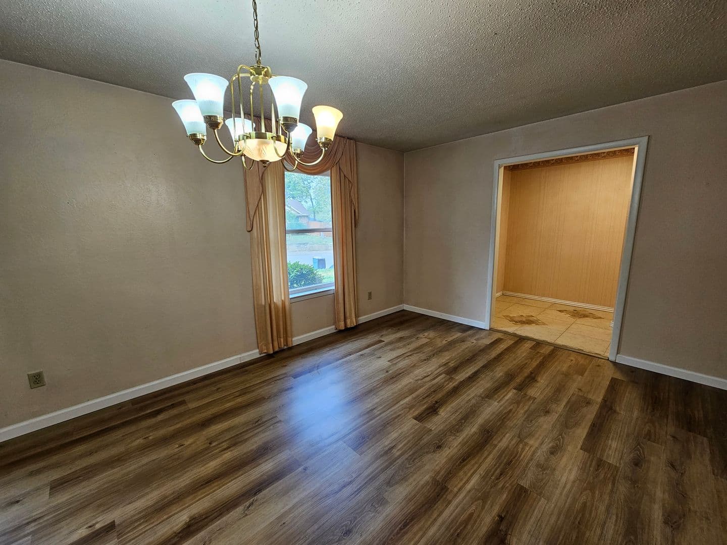 Hurst House: 1109 West Redbud Drive