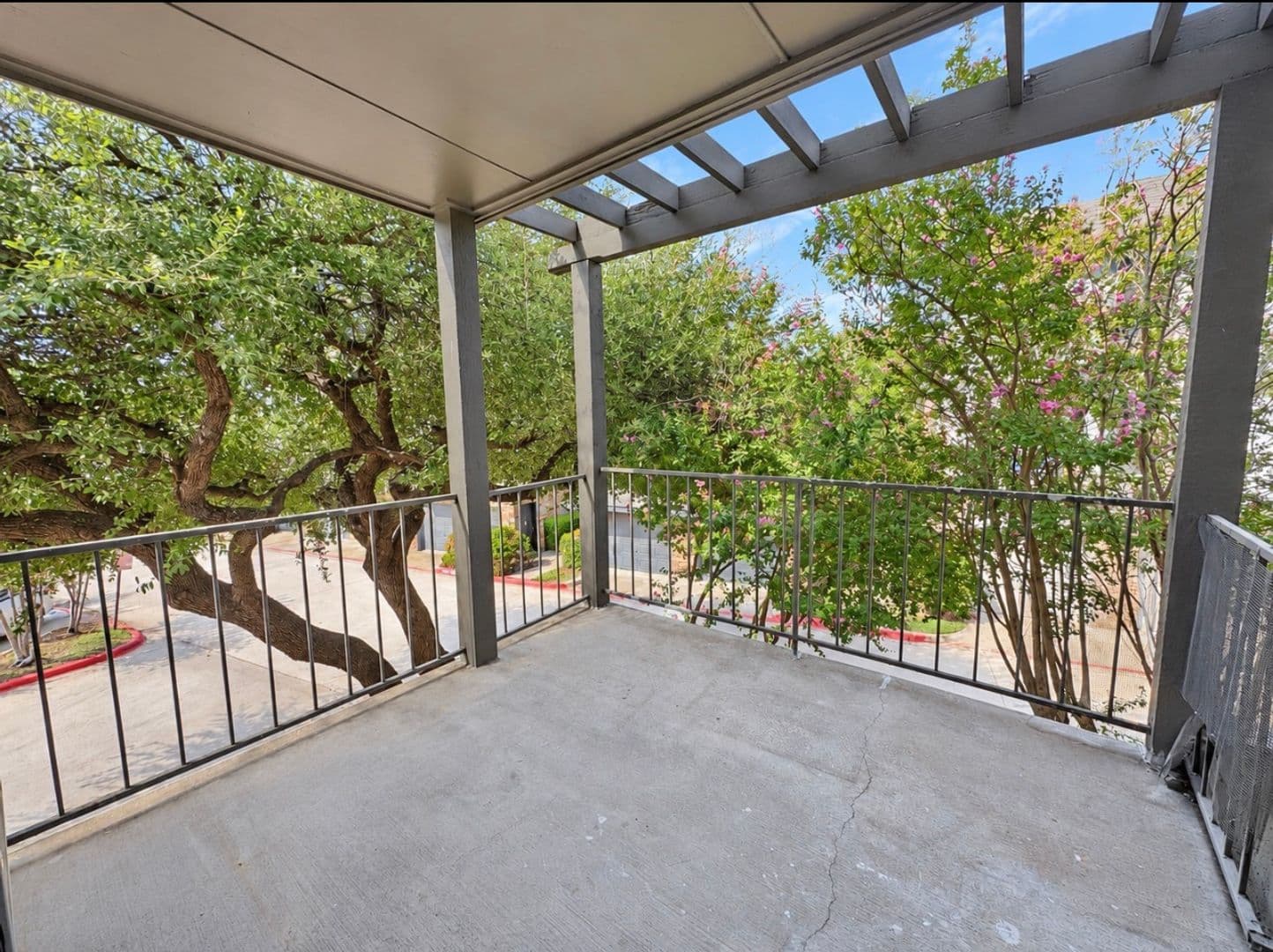 Addison Condo: 4067 Beltway Drive #140