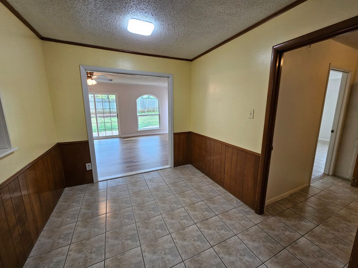 Hurst House: 1109 West Redbud Drive