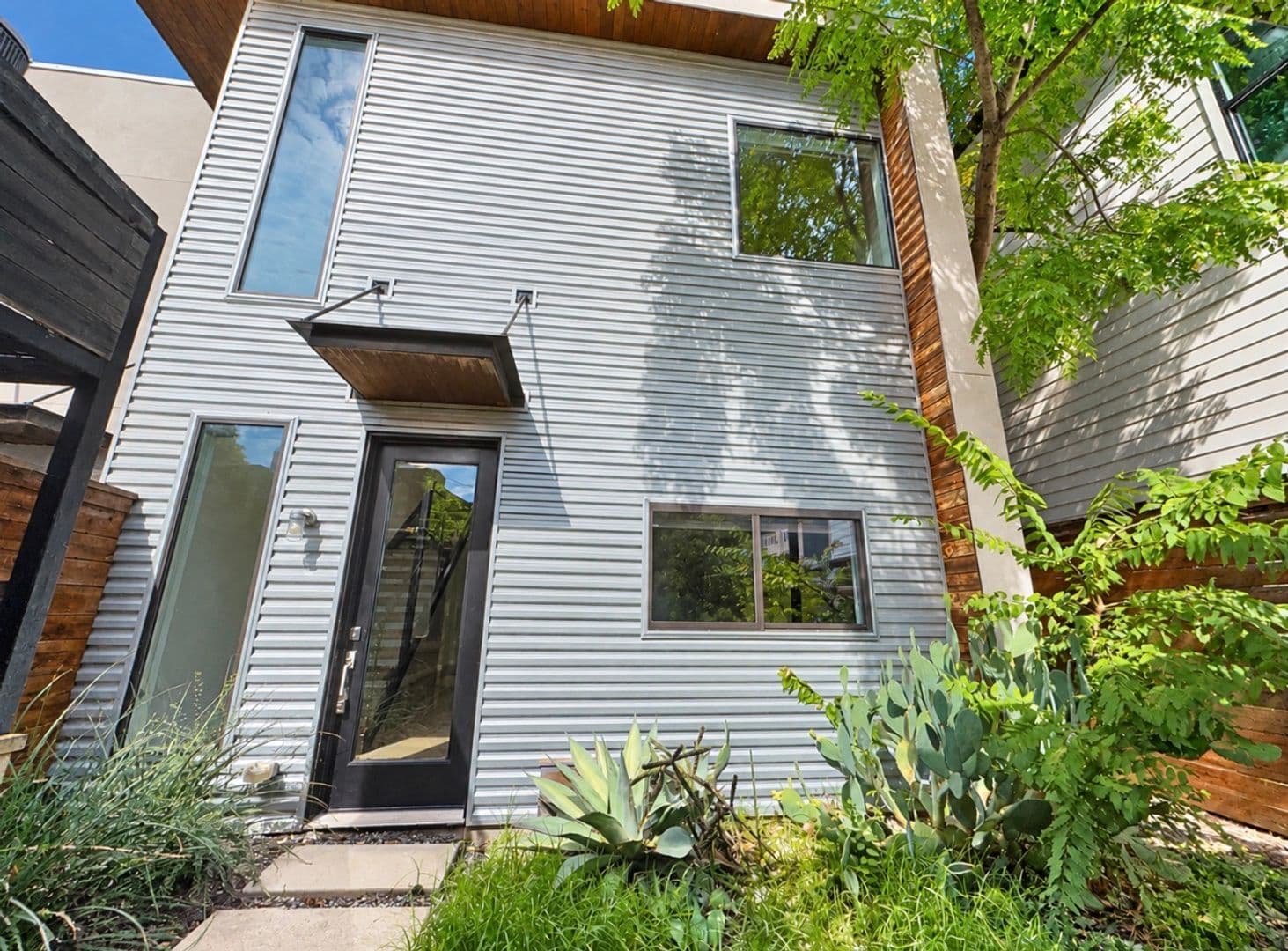 Dallas House: 4215 Roseland Ave.