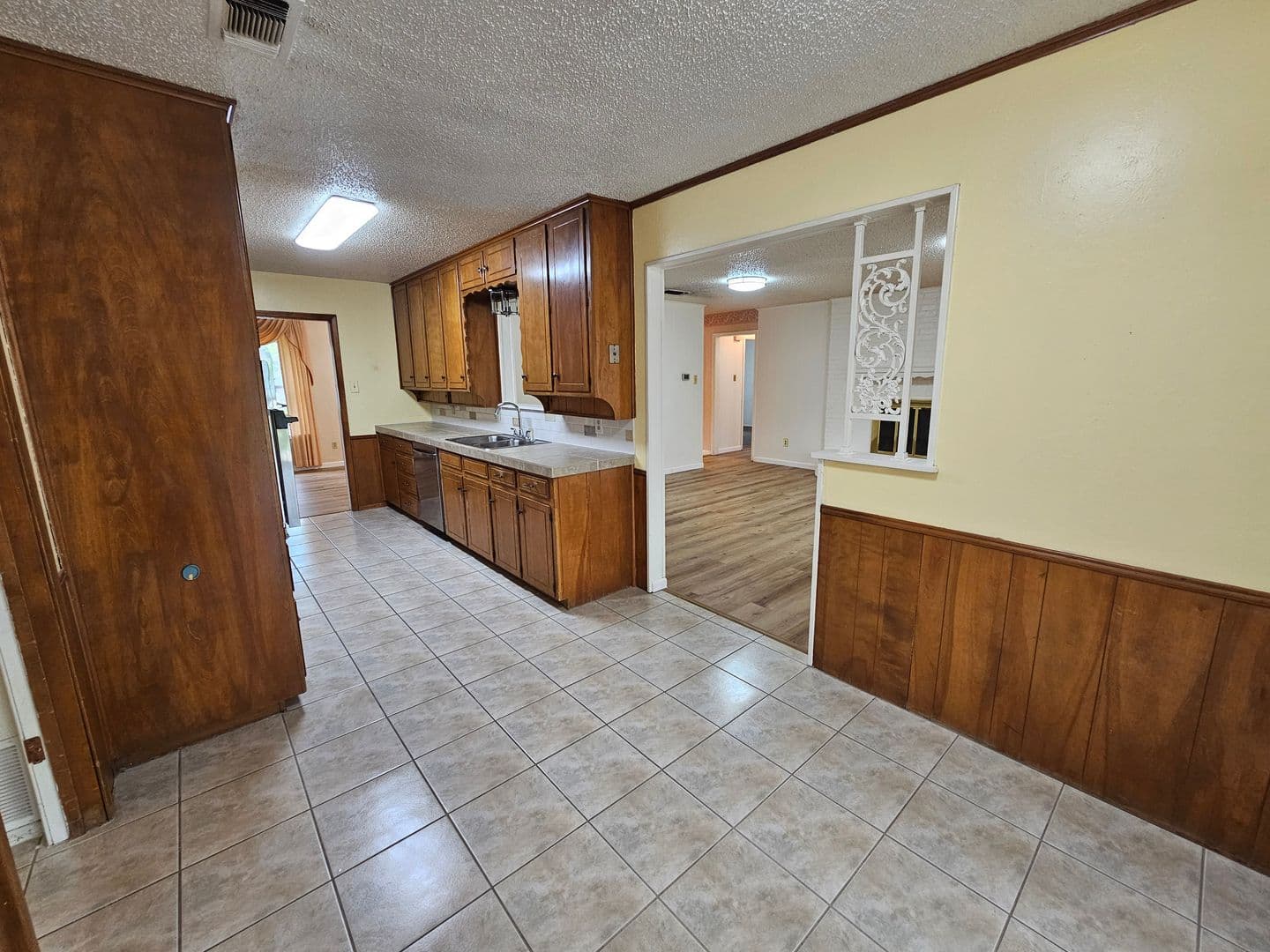 Hurst House: 1109 West Redbud Drive