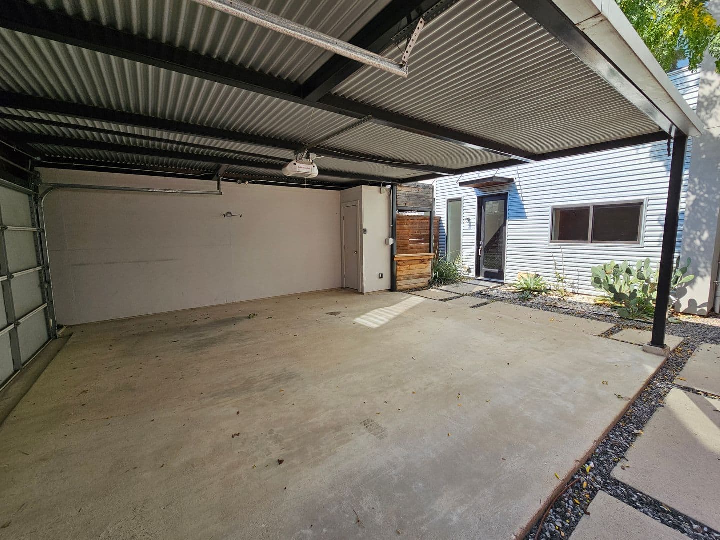 Dallas House: 4215 Roseland Ave.