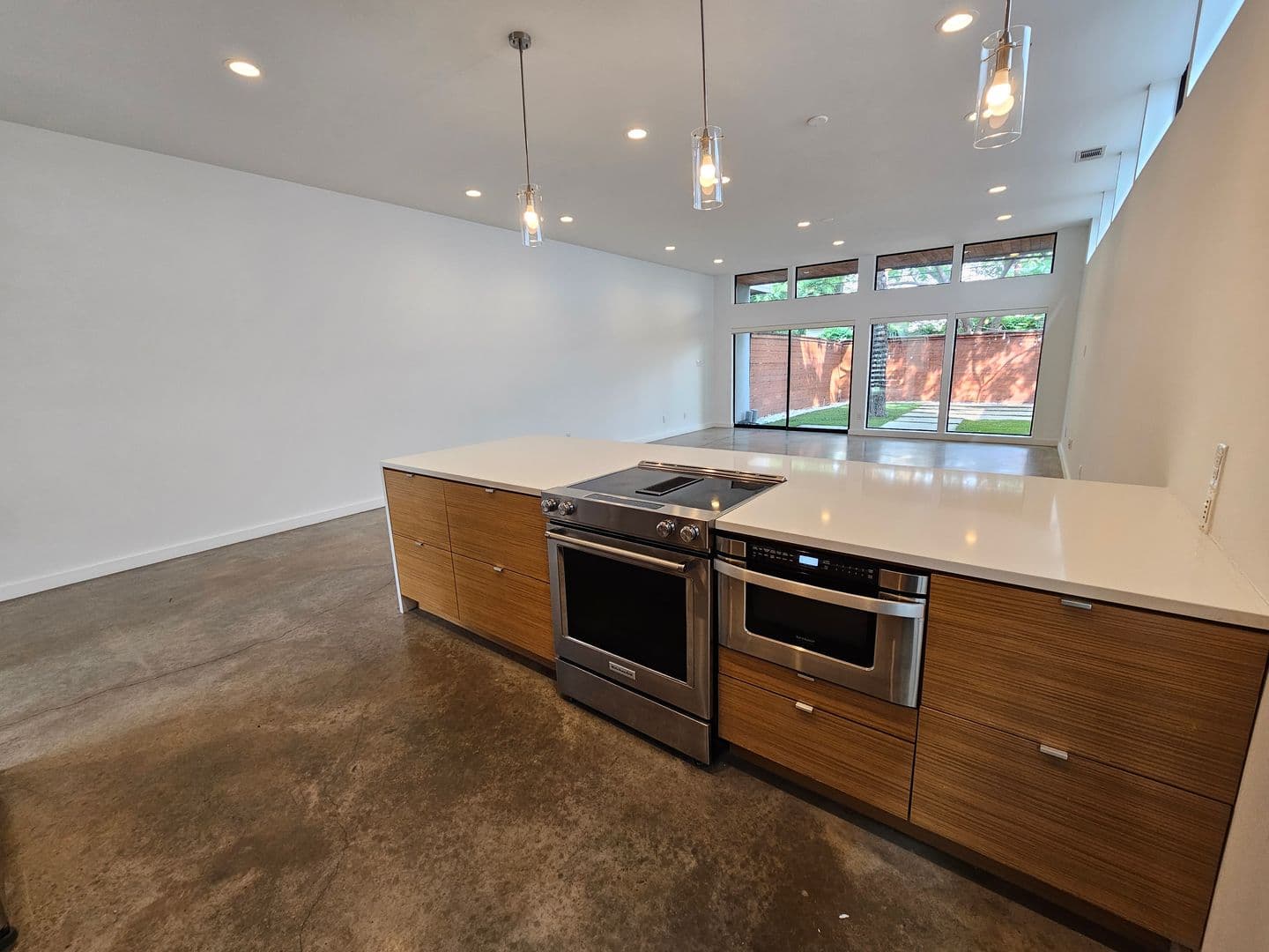 Dallas House: 4215 Roseland Ave.