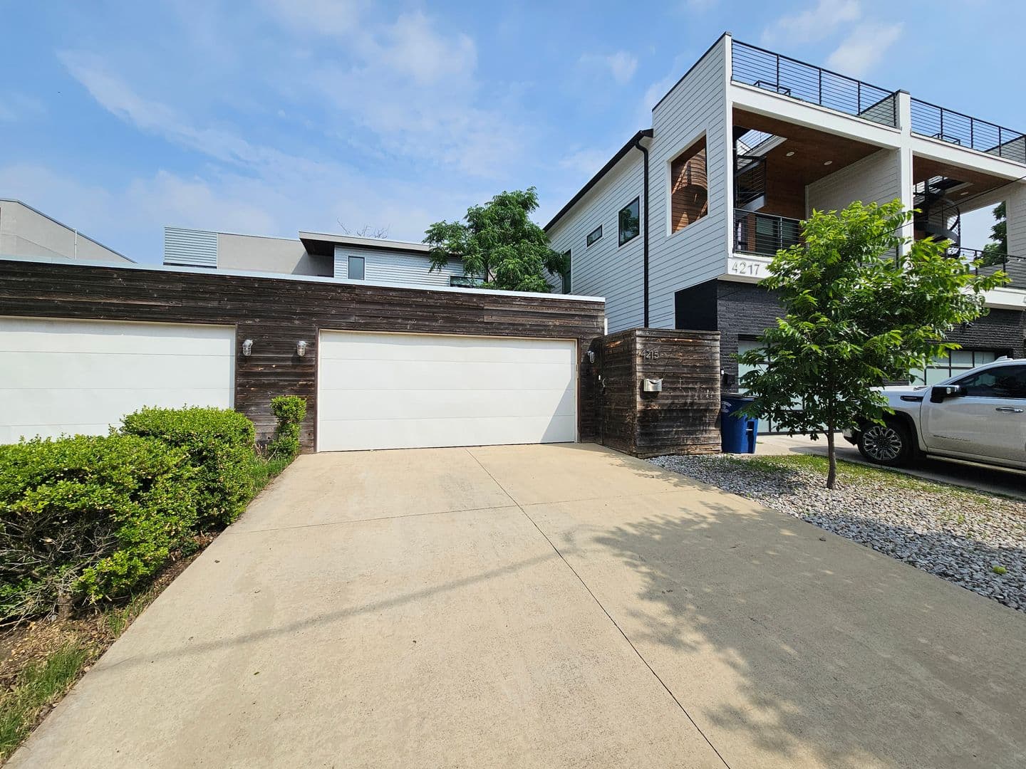 Dallas House: 4215 Roseland Ave.