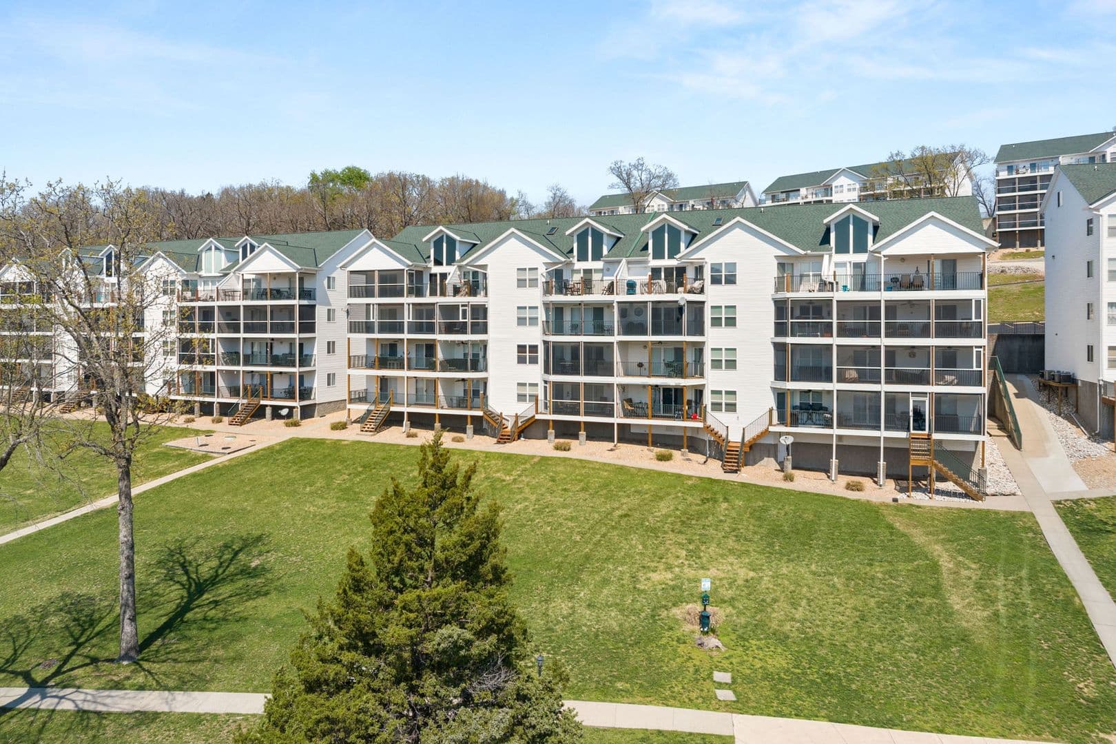 Kaiser Condo: 549 Park Place Dr. 1E