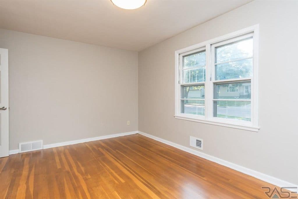 Sioux Falls House: 3013 S. 5th Ave.
