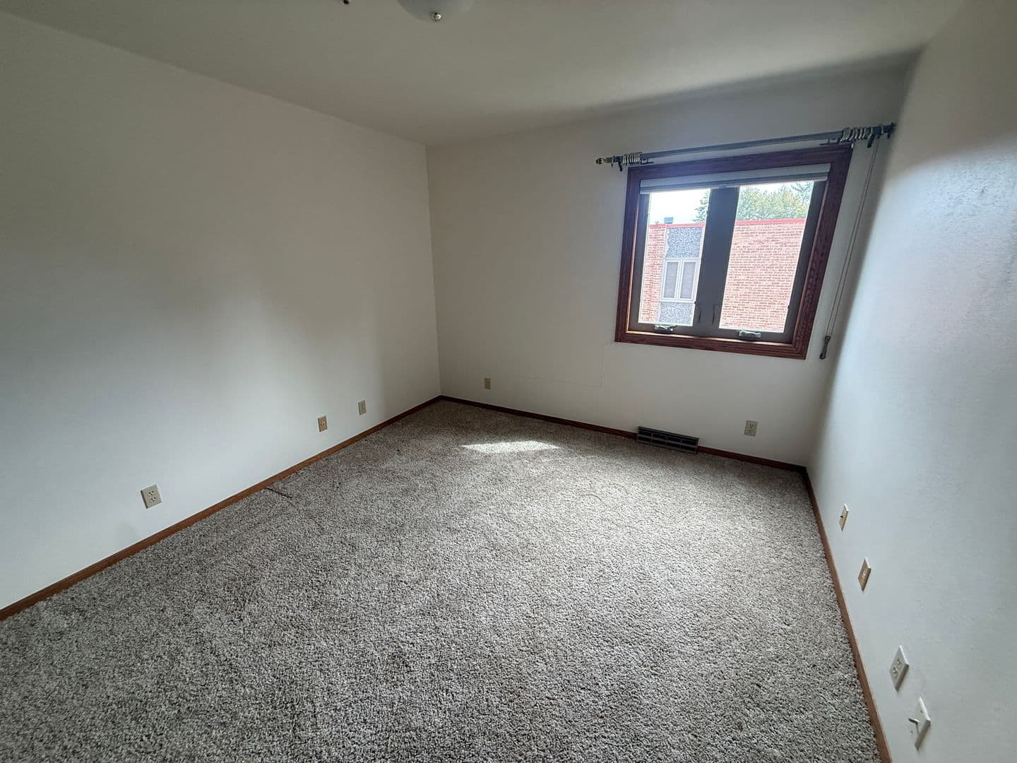 Sioux Falls Apartment: 112 W 17th Street