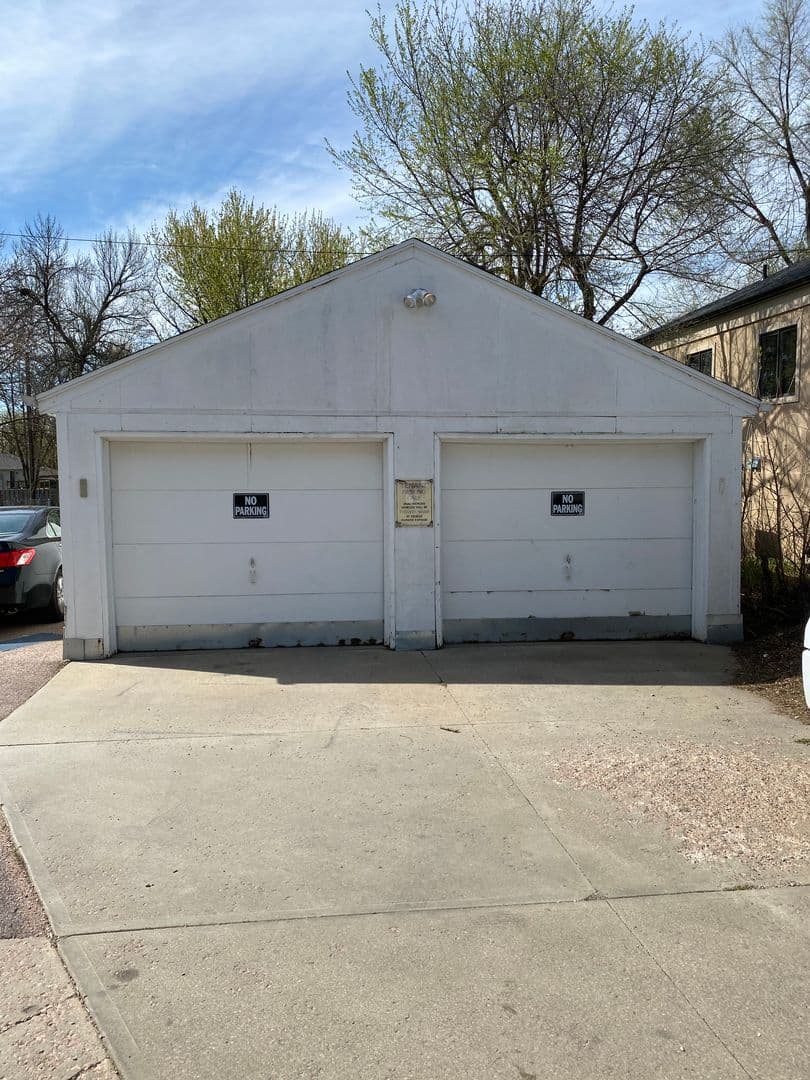 Sioux Falls Apartment: 2003 W. 33rd st.
