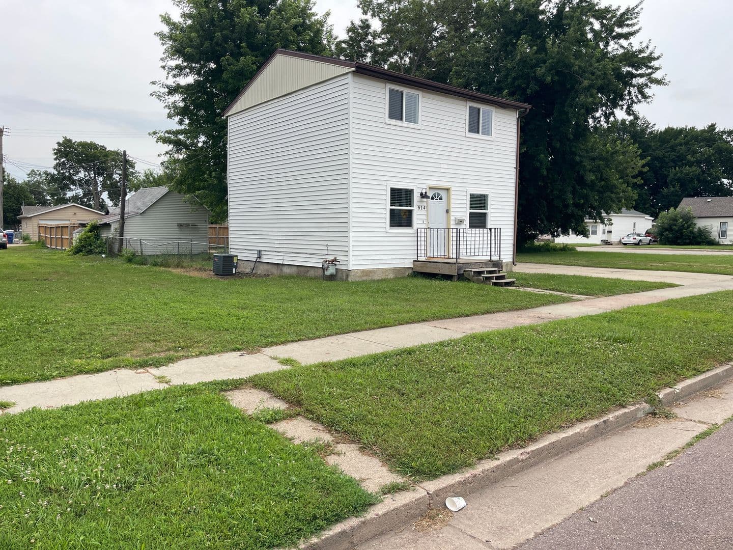 Sioux Falls House: 514 S 5th Ave