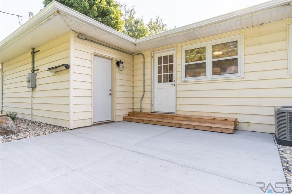 Sioux Falls House: 3013 S. 5th Ave.