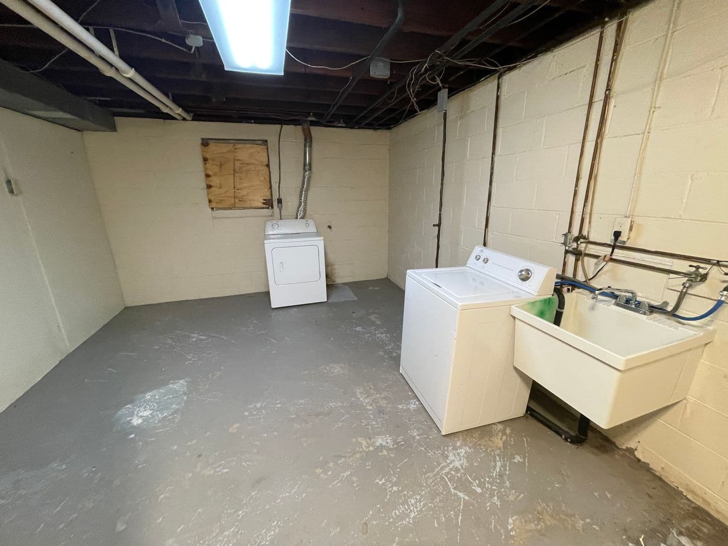 Sioux Falls Apartment: 2003 W. 33rd st.