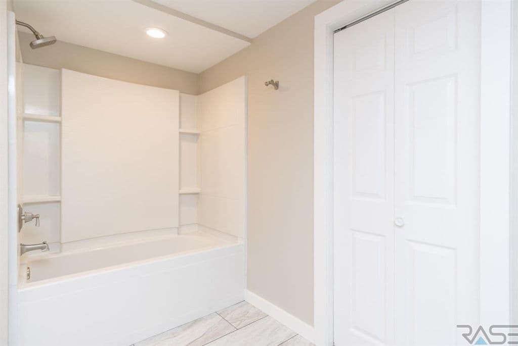Sioux Falls House: 3013 S. 5th Ave.