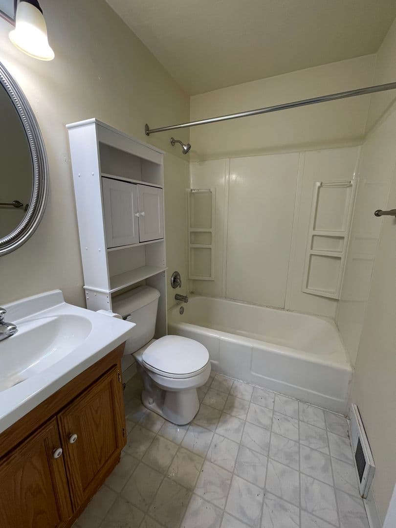 Sioux Falls Apartment: 2003 W. 33rd st.