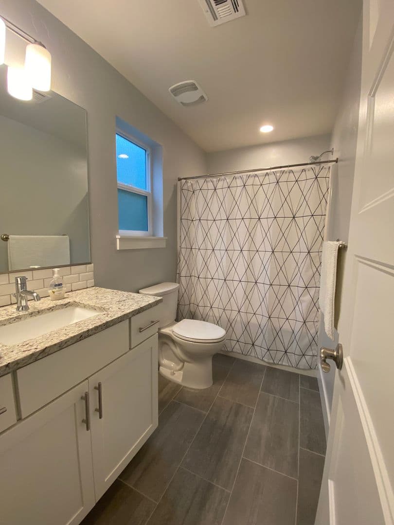 Hood River House: 1332 Wasco St