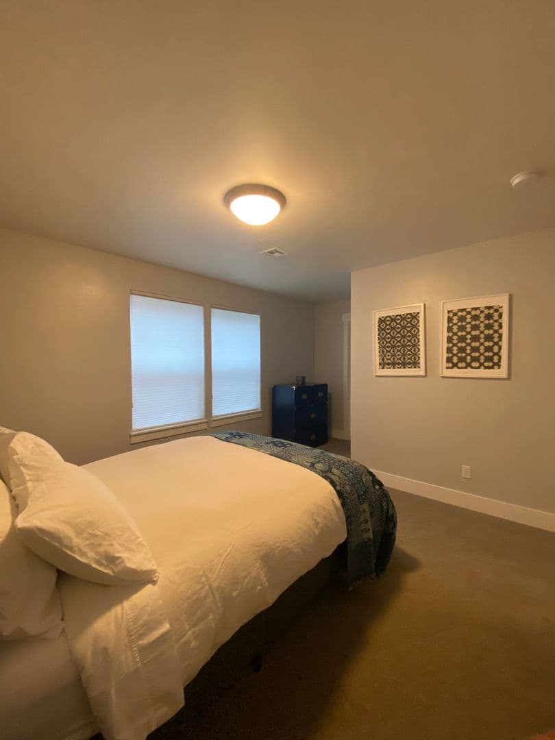Hood River House: 1332 Wasco St