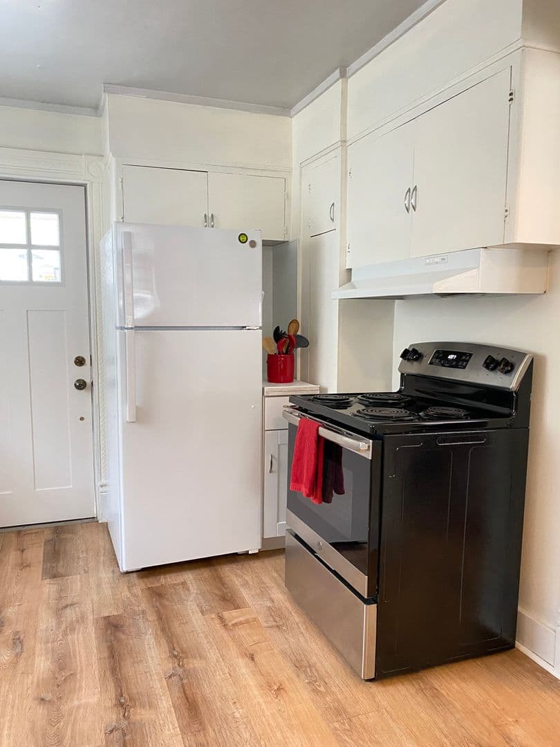 The Dalles Apartment: Laughlin
