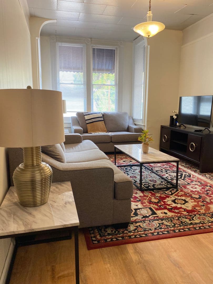 The Dalles Apartment: Laughlin