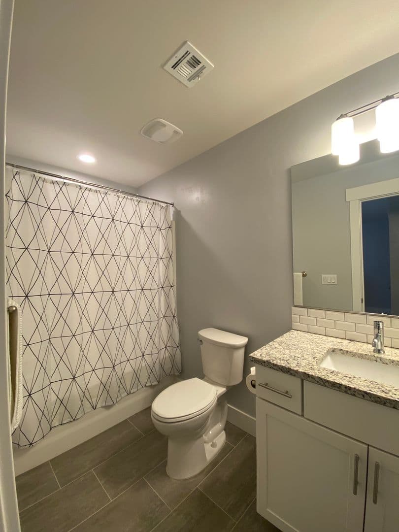 Hood River House: 1332 Wasco St