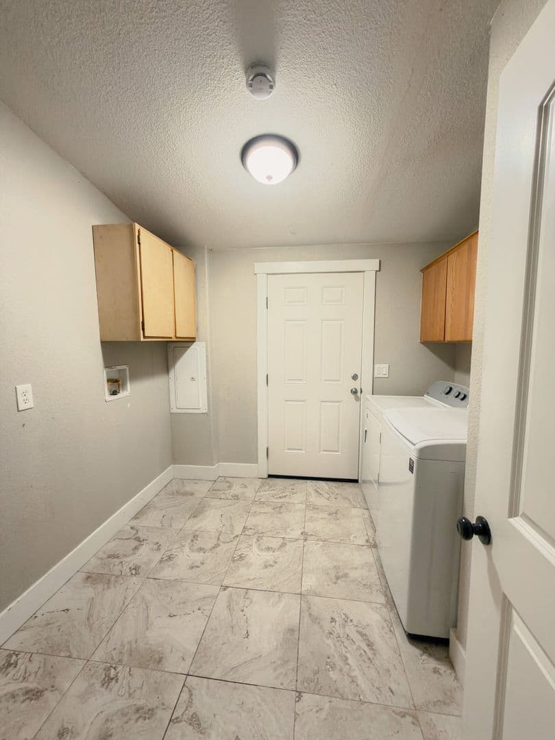 Cascade Locks Apartment: 22 SW Ruckel Rd