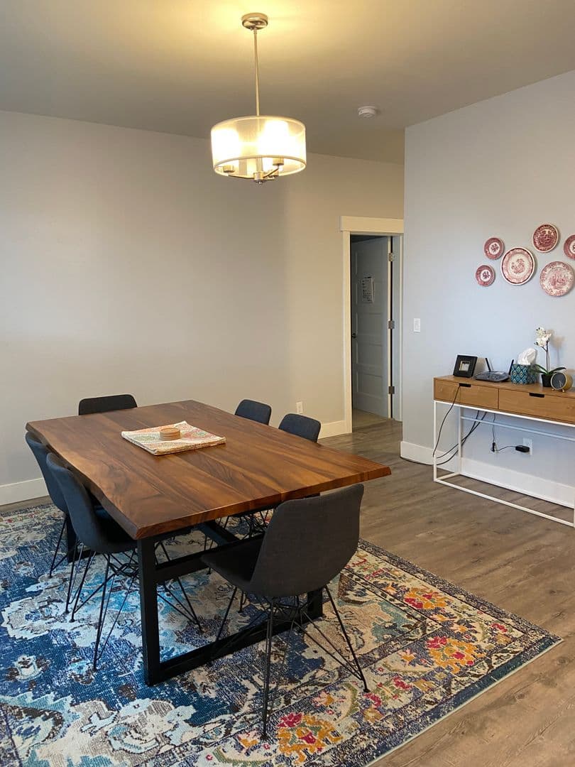 Hood River House: 1332 Wasco St