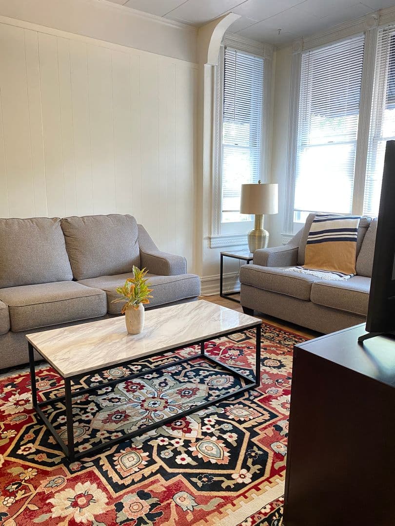 The Dalles Apartment: Laughlin