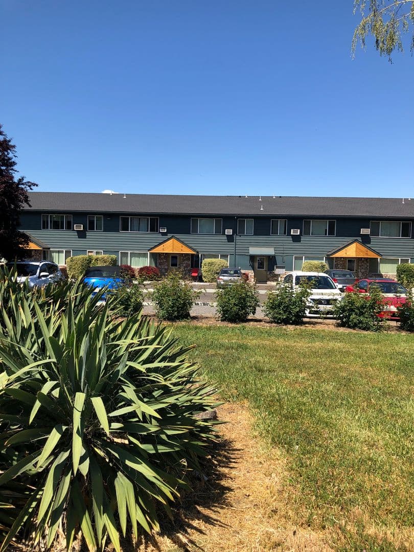 The Dalles Apartment: 1615 E. 10th St.