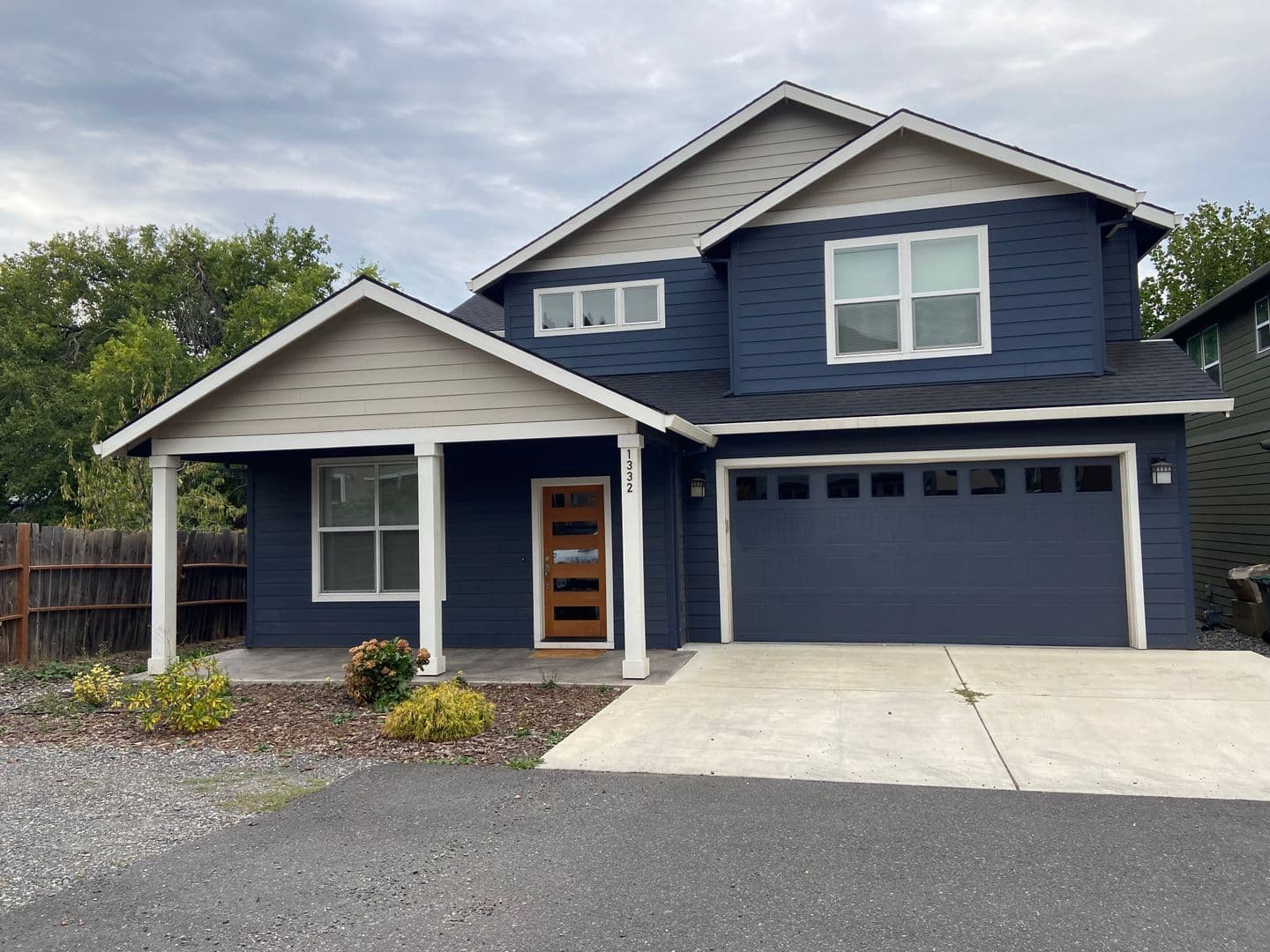 Hood River House: 1332 Wasco St