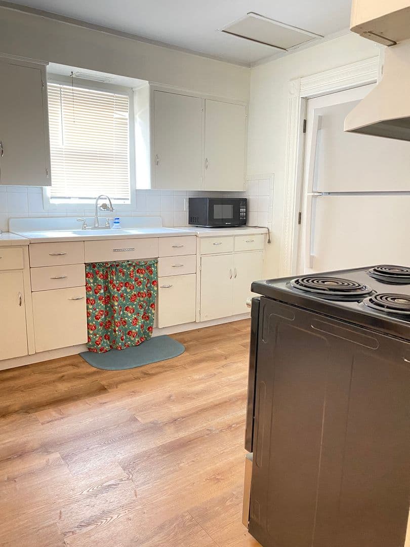 The Dalles Apartment: Laughlin