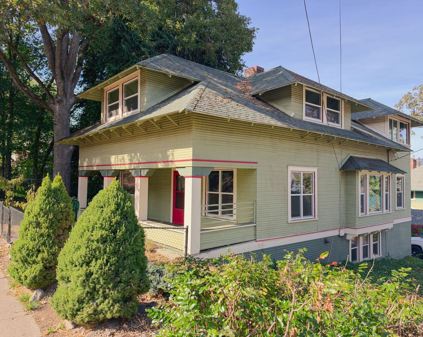 Hood River House: 904 State St.