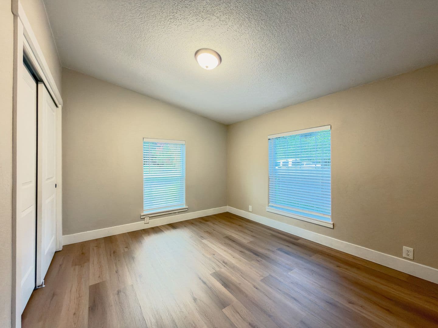 Cascade Locks Apartment: 22 SW Ruckel Rd