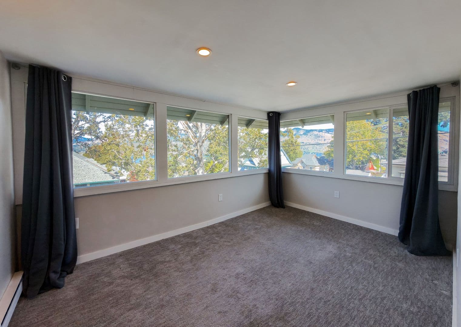 Hood River House: 904 State St.
