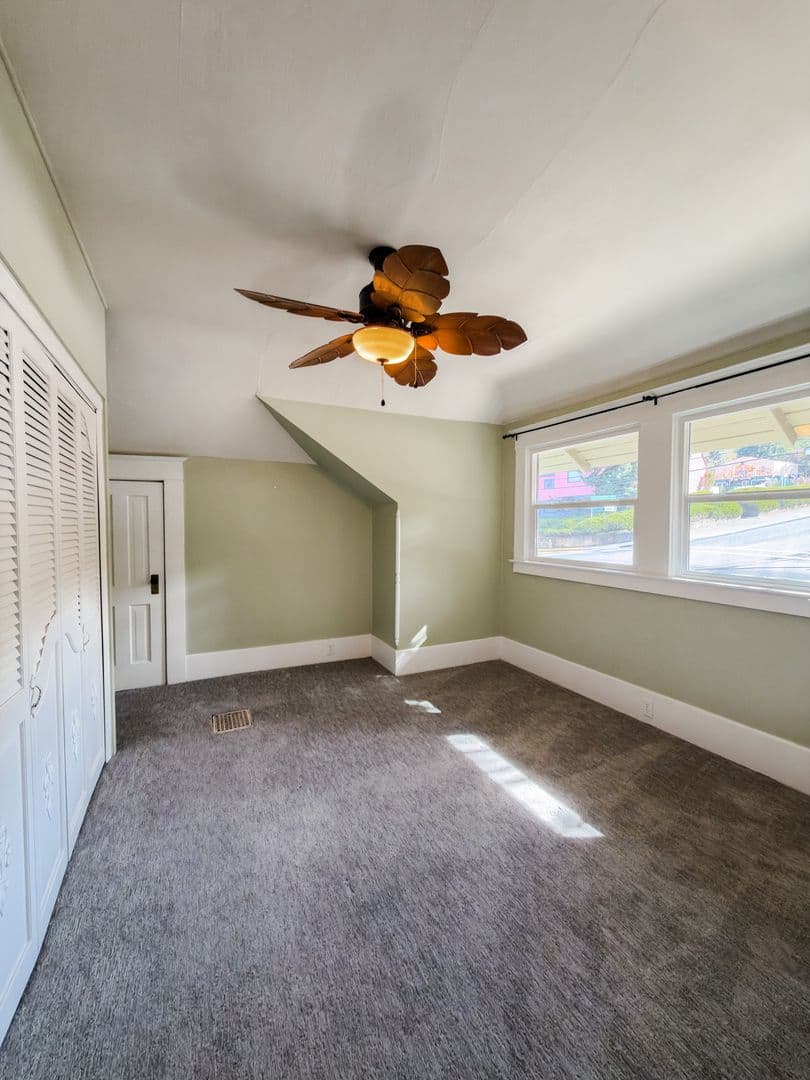 Hood River House: 904 State St.