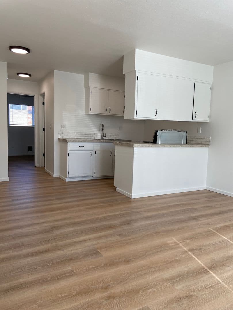 The Dalles Apartment: 1615 E. 10th St.