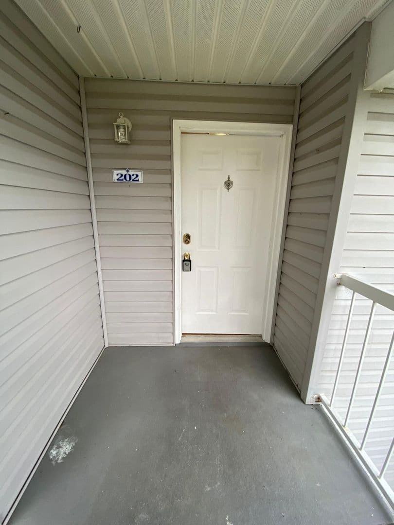 Lake Mary House: 2548 Grassy Point Dr. #202
