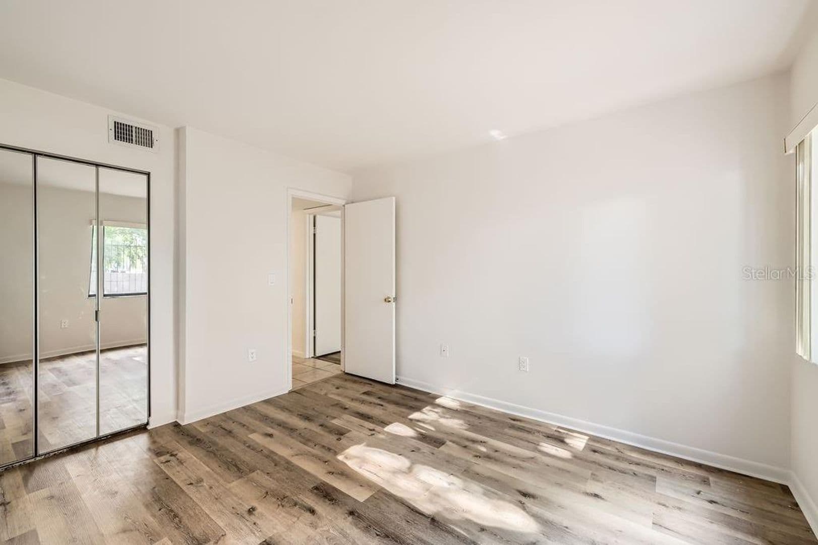 Orlando House: 5321 Vineland Rd. #C101