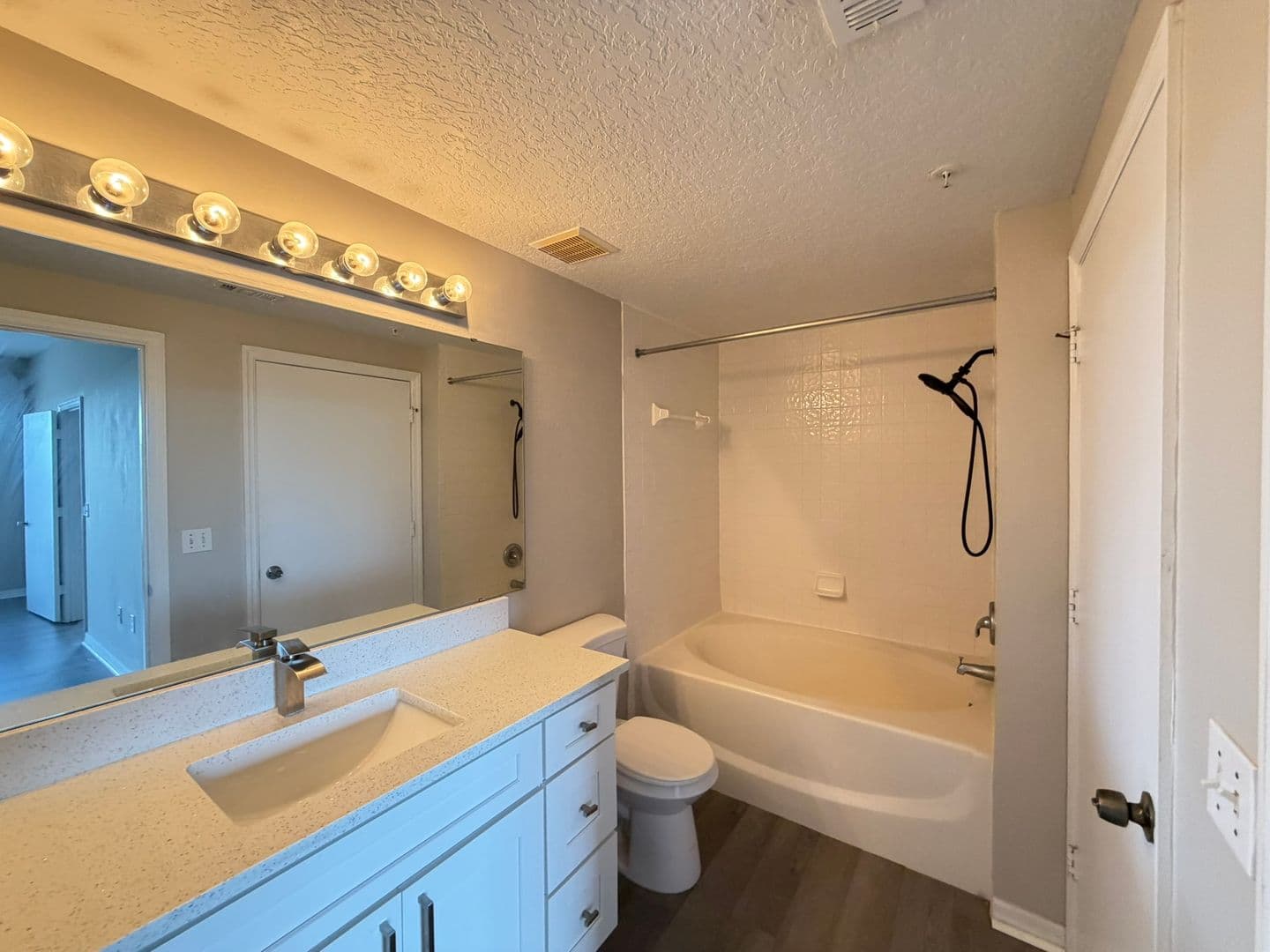 Orlando House: 5578 Metrowest Blvd.