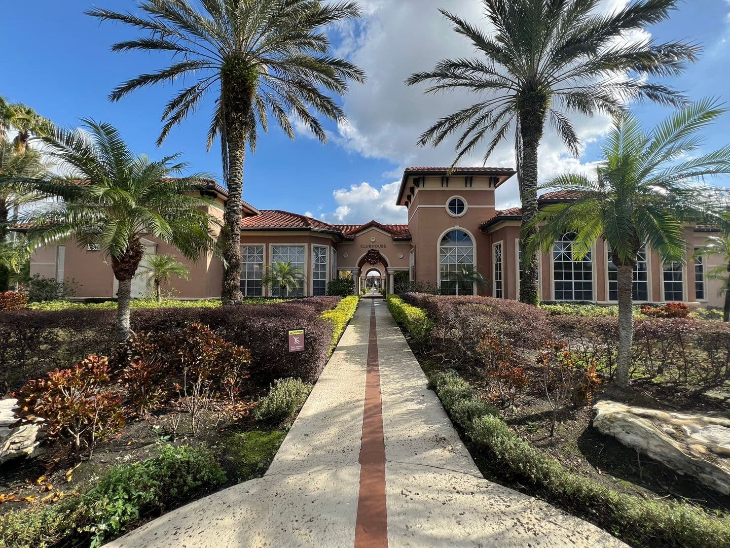 Orlando House: 5578 Metrowest Blvd.