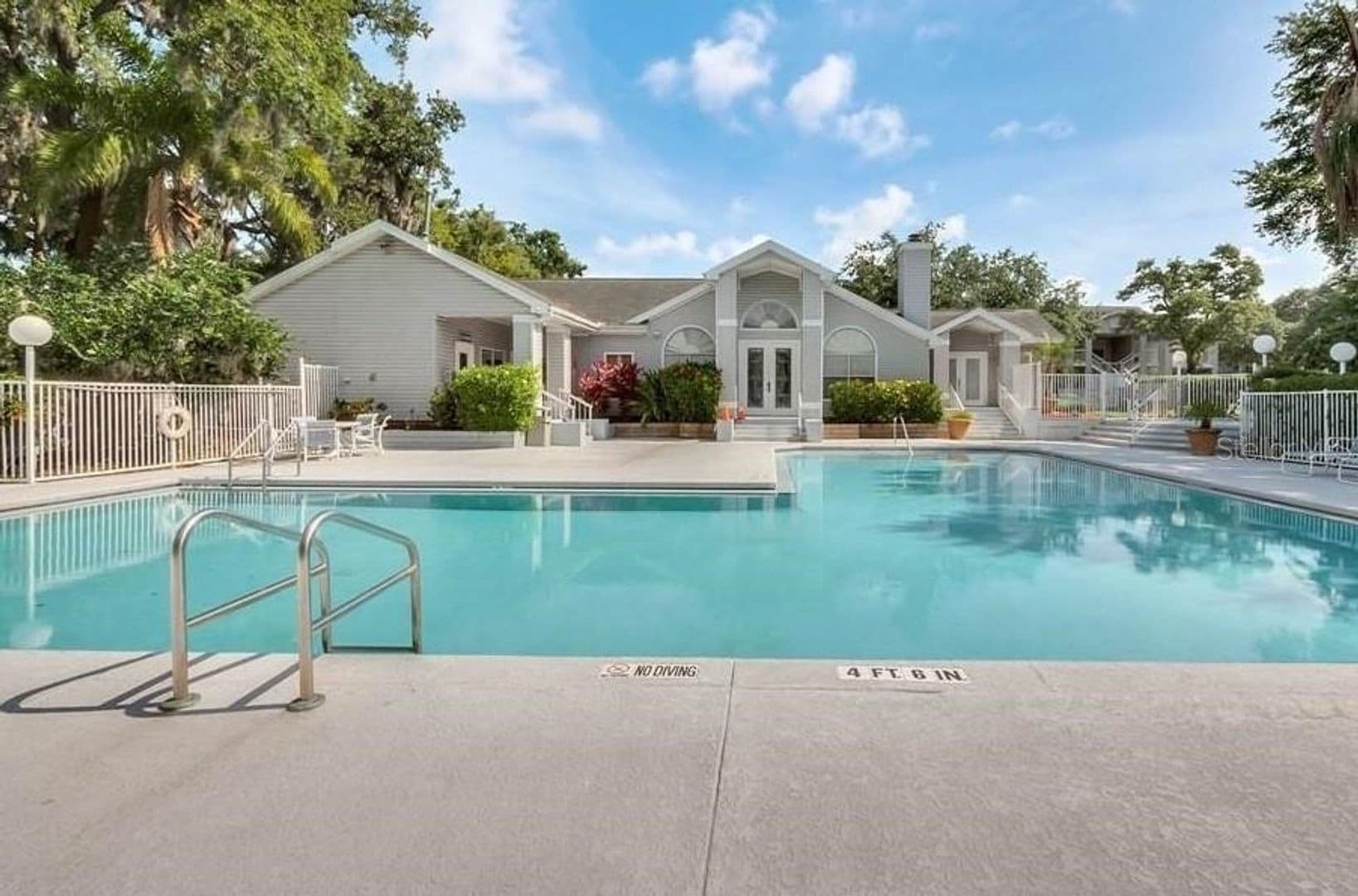 Lake Mary House: 2548 Grassy Point Dr. #202